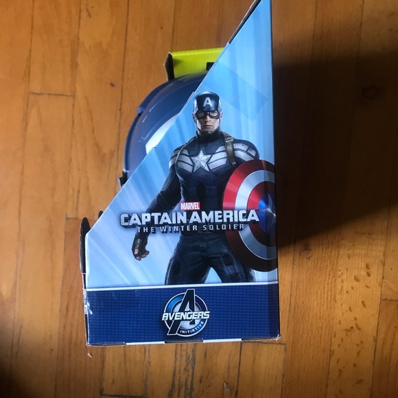 NIB Captain America Battle Helmet - Picture 6 of 8